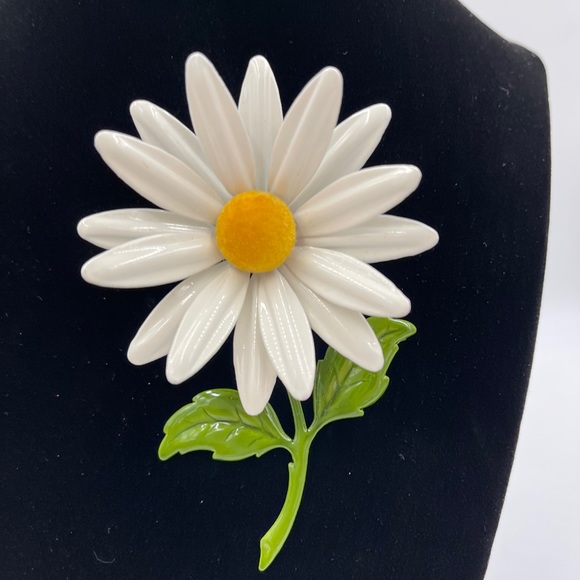 Vintage Retro Metal Enamel Flower Pin - Picture 2 of 5